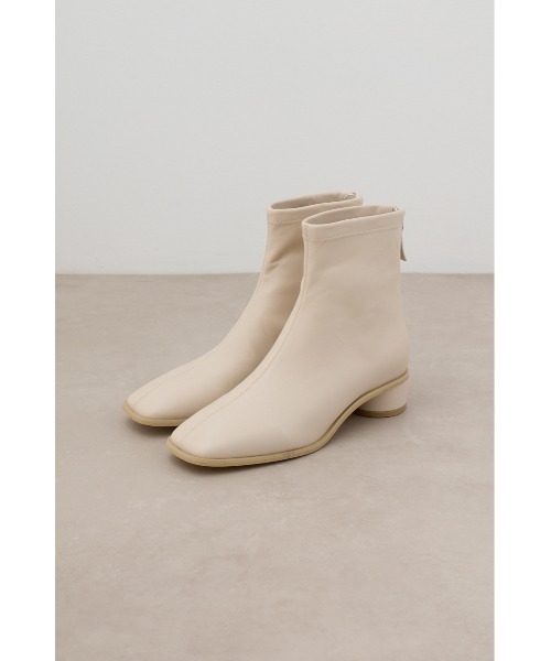 AZUL by moussy（アズールバイマウジー）の「サークルシェイプローヒールブーツ（ブーツ・レディース・アイボリー/ブラック・MEDIUM/SMALL/LARGE）」の5枚目の写真
