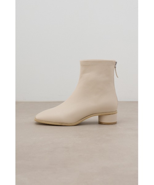 AZUL by moussy（アズールバイマウジー）の「サークルシェイプローヒールブーツ（ブーツ・レディース・アイボリー/ブラック・MEDIUM/SMALL/LARGE）」の6枚目の写真