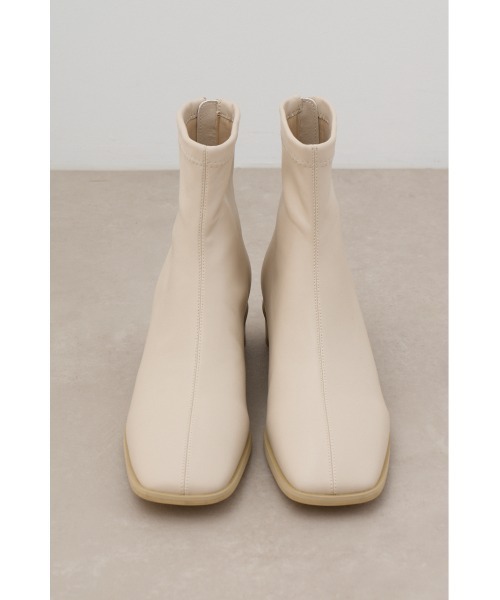 AZUL by moussy（アズールバイマウジー）の「サークルシェイプローヒールブーツ（ブーツ・レディース・アイボリー/ブラック・MEDIUM/SMALL/LARGE）」の7枚目の写真