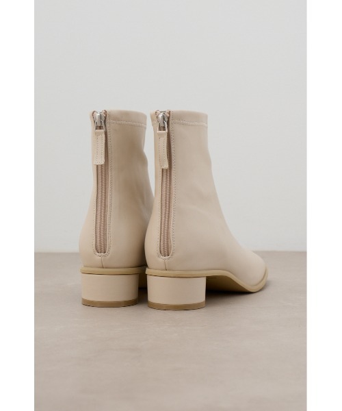 AZUL by moussy（アズールバイマウジー）の「サークルシェイプローヒールブーツ（ブーツ・レディース・アイボリー/ブラック・MEDIUM/SMALL/LARGE）」の8枚目の写真