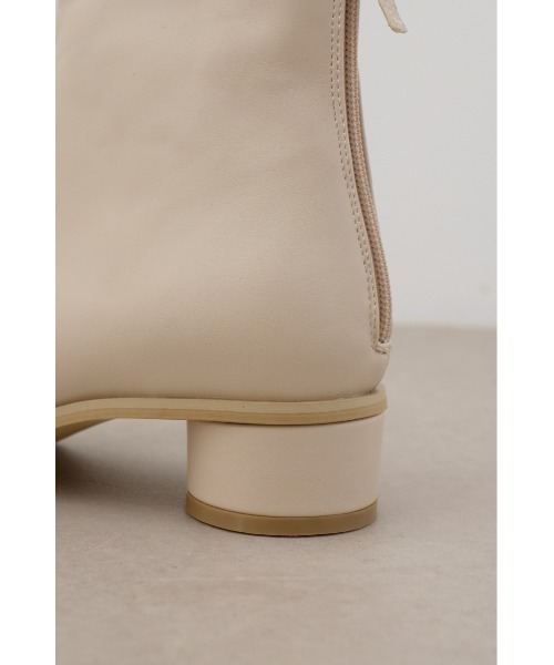 AZUL by moussy（アズールバイマウジー）の「サークルシェイプローヒールブーツ（ブーツ・レディース・アイボリー/ブラック・MEDIUM/SMALL/LARGE）」の11枚目の写真