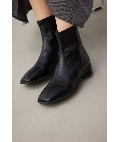 AZUL by moussy（アズールバイマウジー）の「サークルシェイプローヒールブーツ（ブーツ・レディース・アイボリー/ブラック・MEDIUM/SMALL/LARGE）」の12枚目の写真