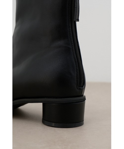 AZUL by moussy（アズールバイマウジー）の「サークルシェイプローヒールブーツ（ブーツ・レディース・アイボリー/ブラック・MEDIUM/SMALL/LARGE）」の20枚目の写真