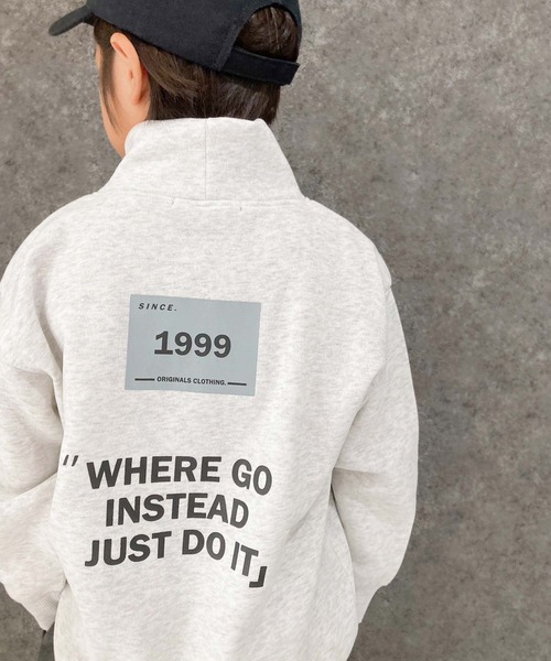 THE CASUAL（カジュアル）の「裏起毛　ワイドシルエット　タートルネックトレーナー（スウェット・キッズ・グレー系3/杢グレー/グレー系/グレー系4/ブラック系/ブラック/ベージュ/グレー系2/グレイッシュベージュ/ベージュ系/オートミール/ダークグリーン/ブラウン系/ベージュ系1/ネイビー/グレー系1・150cm/160cm/130cm/140cm/110cm/120cm）」の11枚目の写真