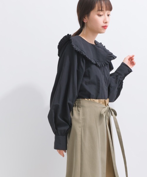 terrace（テラス）の「ナイロン　スカラップケープカラーブラウス（シャツ/ブラウス・レディース・オフホワイト/サックスブルー/ブラック・MEDIUM）」の7枚目の写真
