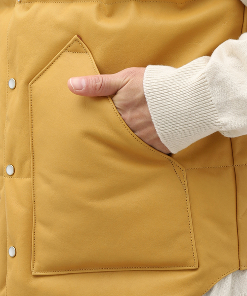 Rocky Mountain FeatherBed(ロッキー マウンテン フェザーベッド)の「【Rocky Mountain Featherbed】LEATHER CHRISTY VEST(ダウンベスト・メンズ・ブラック/ブラウン系その他・38/46/42)」の10枚目の写真