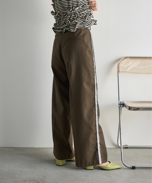 THE YOn（ザヨン）の「グリッターフリンジサイドラインスラックス（スラックス・レディース・ブラック/グレー/タン/ブラウン・S/M）」の22枚目の写真