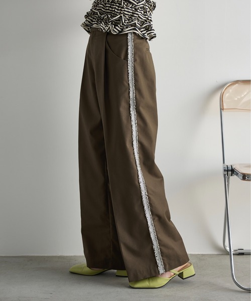 THE YOn（ザヨン）の「グリッターフリンジサイドラインスラックス（スラックス・レディース・ブラック/グレー/タン/ブラウン・S/M）」の20枚目の写真