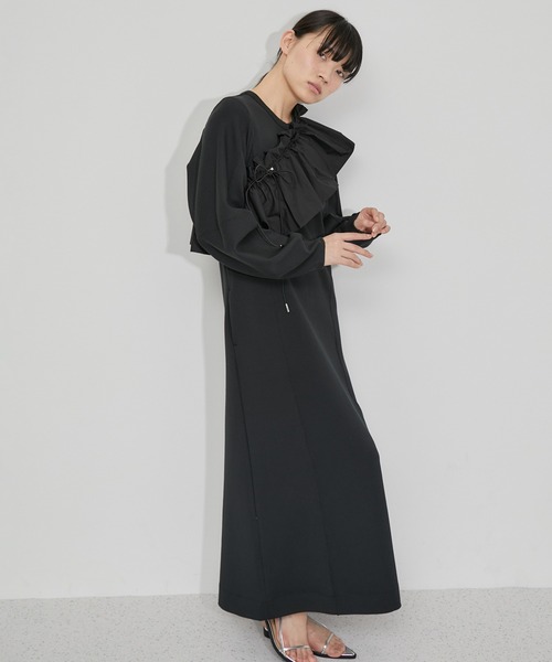 ADAM ET ROPE'（アダムエロペ）の「【サステナブル】ラッフルスカーフコンビワンピース（ワンピース・レディース・キナリ/ブラック・FREE）」の5枚目の写真