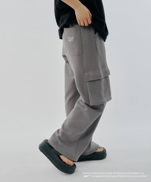Reebok（リーボック）の「【Reebok別注】裏毛カーゴオーバーパンツ（スウェットパンツ・メンズ・グレー/チャコールグレー・LARGE/MEDIUM）」の6枚目の写真