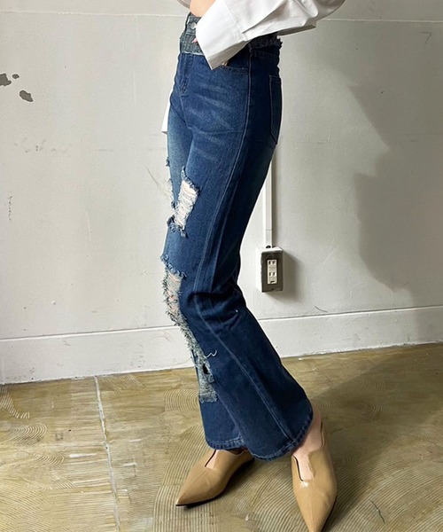 Jewelobe(ジュエローブ)の「パッチワークダメージルーズストレートパンツ(デニムパンツ・レディース・ブルー・S/M)」の3枚目の写真