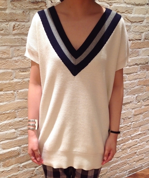 JOURNAL STANDARD（ジャーナルスタンダード）の「コットンウール チルデンベスト#（ニット/セーター・レディース・ネイビー/アイボリー・FREE）」の4枚目の写真