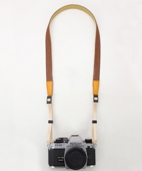 Fun & Daily（ファンアンドデイリー）の「F&D : カラーデニムカメラストラップ（カメラ/カメラグッズ・メンズ・ブラウン/ブラック/ダークブラウン・FREE）」の3枚目の写真