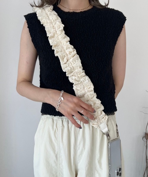 Me%(ミィパーセント)の「ジャガードクシュクシュモバイルショルダー 113869(スマホグッズ・レディース・ホワイト/ブラック・FREE)」の1枚目の写真