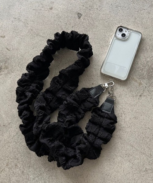 Me%(ミィパーセント)の「ジャガードクシュクシュモバイルショルダー 113869(スマホグッズ・レディース・ホワイト/ブラック・FREE)」の2枚目の写真