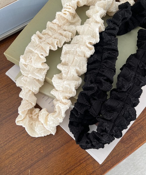 Me%(ミィパーセント)の「ジャガードクシュクシュモバイルショルダー 113869(スマホグッズ・レディース・ホワイト/ブラック・FREE)」の3枚目の写真