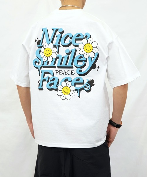 SMILEY FACE（スマイリーフェイス）の「【GROOVY STORE】SMILEY FACE オーバーサイズ ヘビーウエイト半袖Tシャツ（Tシャツ/カットソー・メンズ・ブラック/ブラック系その他2/グレイッシュベージュ/クリアグリーン/ホワイト系その他2/ブラック系その他3/グレー/杢グレー/ミント/ホワイト/ホワイト系その他3/ピンク/オフホワイト/レモンイエロー/ダークグリーン/ホワイト系その他4/ブラック系その他4/グリーン系その他/ネイビー/スミクロ・M/LL/L）」の2枚目の写真