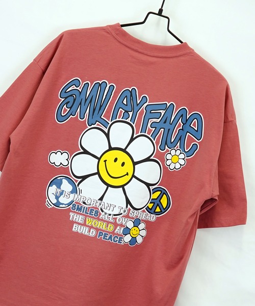 SMILEY FACE（スマイリーフェイス）の「【GROOVY STORE】SMILEY FACE オーバーサイズ ヘビーウエイト半袖Tシャツ（Tシャツ/カットソー・メンズ・ブラック/ブラック系その他2/グレイッシュベージュ/クリアグリーン/ホワイト系その他2/ブラック系その他3/グレー/杢グレー/ミント/ホワイト/ホワイト系その他3/ピンク/オフホワイト/レモンイエロー/ダークグリーン/ホワイト系その他4/ブラック系その他4/グリーン系その他/ネイビー/スミクロ・M/LL/L）」の20枚目の写真