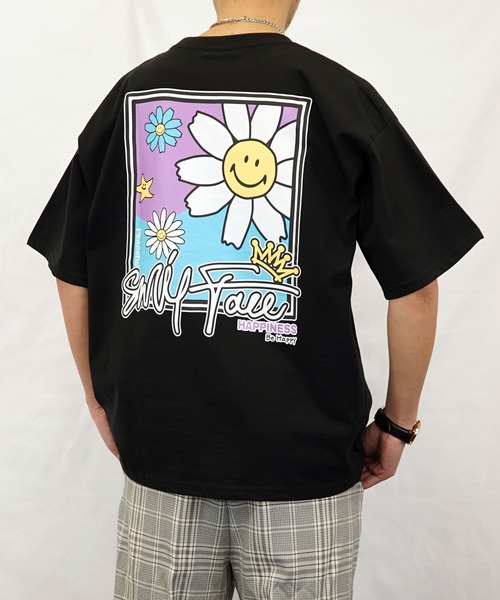 SMILEY FACE（スマイリーフェイス）の「【GROOVY STORE】SMILEY FACE オーバーサイズ ヘビーウエイト半袖Tシャツ（Tシャツ/カットソー・メンズ・ブラック/ブラック系その他2/グレイッシュベージュ/クリアグリーン/ホワイト系その他2/ブラック系その他3/グレー/杢グレー/ミント/ホワイト/ホワイト系その他3/ピンク/オフホワイト/レモンイエロー/ダークグリーン/ホワイト系その他4/ブラック系その他4/グリーン系その他/ネイビー/スミクロ・M/LL/L）」の10枚目の写真