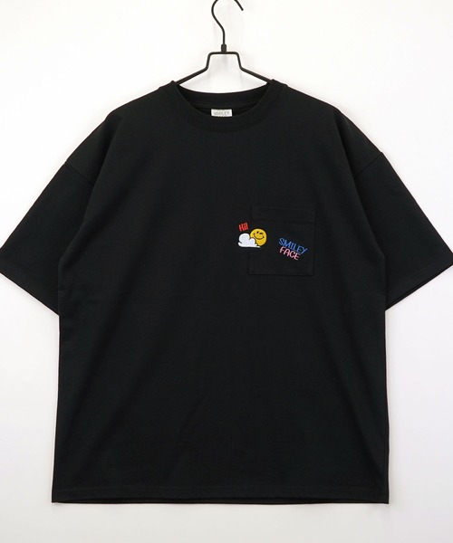 SMILEY FACE（スマイリーフェイス）の「【GROOVY STORE】SMILEY FACE オーバーサイズ ヘビーウエイト半袖Tシャツ（Tシャツ/カットソー・メンズ・ブラック/ブラック系その他2/グレイッシュベージュ/クリアグリーン/ホワイト系その他2/ブラック系その他3/グレー/杢グレー/ミント/ホワイト/ホワイト系その他3/ピンク/オフホワイト/レモンイエロー/ダークグリーン/ホワイト系その他4/ブラック系その他4/グリーン系その他/ネイビー/スミクロ・M/LL/L）」の11枚目の写真