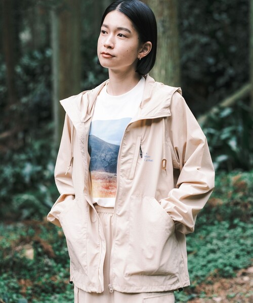 SHARE PARK(シェアパーク)の「【撥水・UVカット・ストレッチ・軽量 】パッカブルマウンテンパーカー(Mサイズ)(マウンテンパーカー・レディース・ベージュ系/ブラック系・MEDIUM)」の5枚目の写真