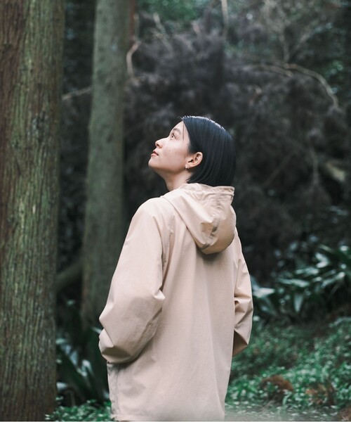 SHARE PARK(シェアパーク)の「【撥水・UVカット・ストレッチ・軽量 】パッカブルマウンテンパーカー(Mサイズ)(マウンテンパーカー・レディース・ベージュ系/ブラック系・MEDIUM)」の7枚目の写真