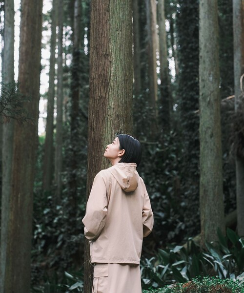 SHARE PARK(シェアパーク)の「【撥水・UVカット・ストレッチ・軽量 】パッカブルマウンテンパーカー(Mサイズ)(マウンテンパーカー・レディース・ベージュ系/ブラック系・MEDIUM)」の8枚目の写真