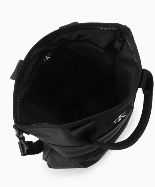 Calvin Klein（カルバン・クライン）の「メタフォームヘルメットバッグ（トートバッグ・メンズ・ブラック・FREE）」の4枚目の写真