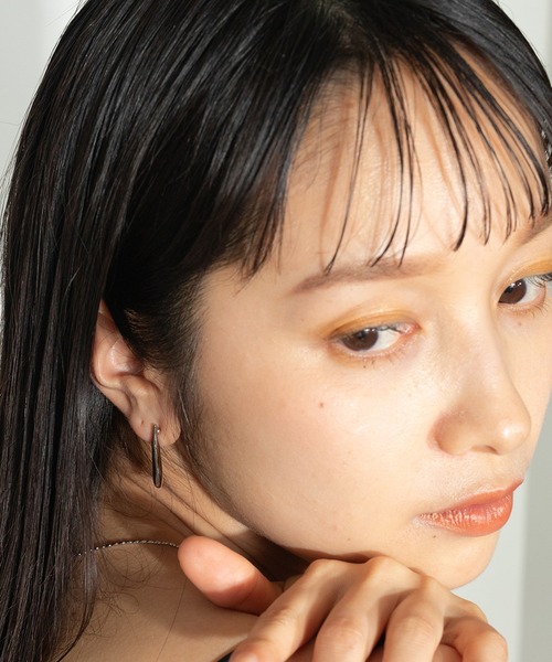 voov(ブーブ)の「ドリップ ニュアンス メタル ピアス(ピアス(両耳用)・レディース・ゴールド/シルバー・フリー)」の4枚目の写真