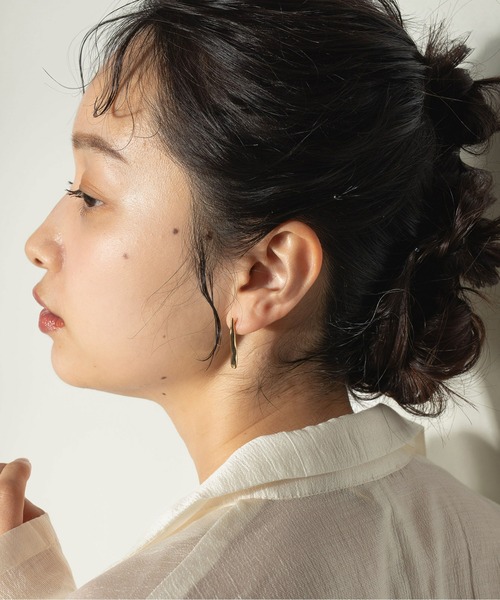 voov(ブーブ)の「ドリップ ニュアンス メタル ピアス(ピアス(両耳用)・レディース・ゴールド/シルバー・フリー)」の7枚目の写真