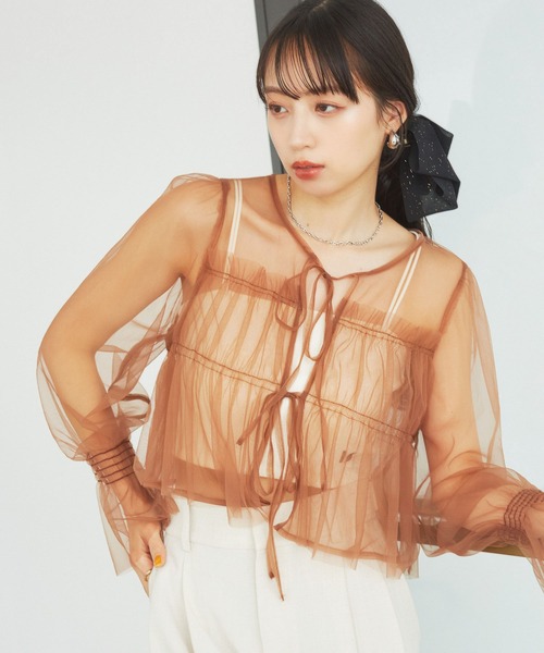 VIS（ビス）の「【前後2WAY】袖シャーリングチュールリボンブラウス（シャツ/ブラウス・レディース・ホワイト/ブラウン/ブラック・FREE）」の4枚目の写真