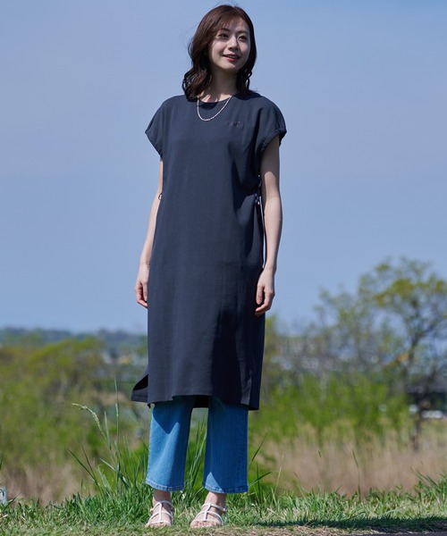 Arnold Palmer（アーノルドパーマー）の「スリーブデザイン シルケットタッチ ワンピース（ワンピース・レディース・チャコールグレー/ベージュ/サックスブルー・M/S/L）」の2枚目の写真