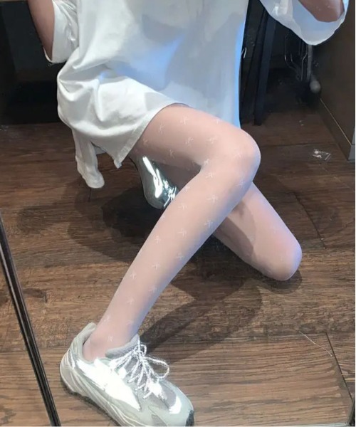 Jelly moo（ジェリームー）の「【 Jelly moo / ジェリームー 】 ミニリボン デザイン タイツ（タイツ/ストッキング・レディース・ブラック/ホワイト・FREE）」の3枚目の写真