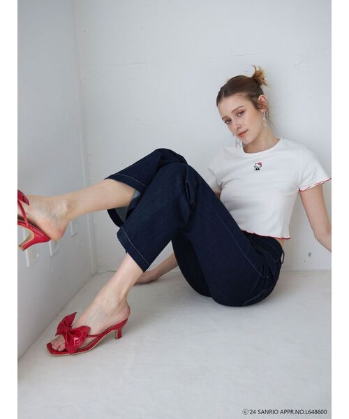 MERCURYDUO（マーキュリーデュオ）の「【ハローキティコラボ】配色ワンポイント刺繍Tシャツ（Tシャツ/カットソー・レディース・オフホワイト/ブラック・FREE）」の4枚目の写真