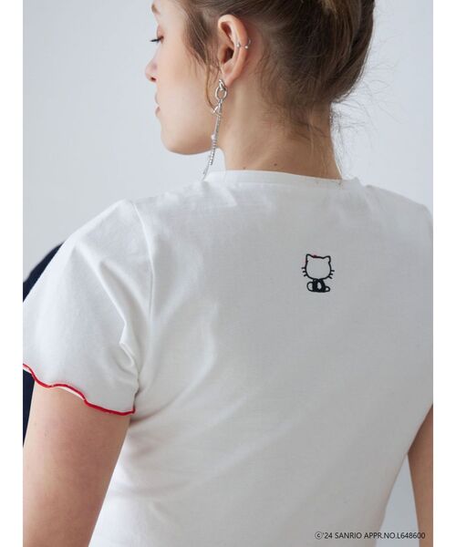 MERCURYDUO（マーキュリーデュオ）の「【ハローキティコラボ】配色ワンポイント刺繍Tシャツ（Tシャツ/カットソー・レディース・オフホワイト/ブラック・FREE）」の6枚目の写真