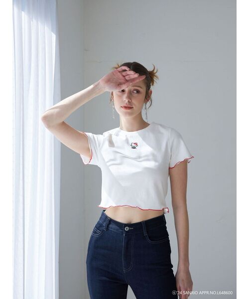 MERCURYDUO（マーキュリーデュオ）の「【ハローキティコラボ】配色ワンポイント刺繍Tシャツ（Tシャツ/カットソー・レディース・オフホワイト/ブラック・FREE）」の7枚目の写真