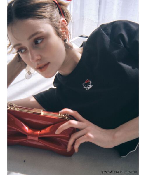 MERCURYDUO（マーキュリーデュオ）の「【ハローキティコラボ】配色ワンポイント刺繍Tシャツ（Tシャツ/カットソー・レディース・オフホワイト/ブラック・FREE）」の12枚目の写真