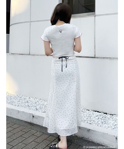 MERCURYDUO（マーキュリーデュオ）の「【ハローキティコラボ】配色ワンポイント刺繍Tシャツ（Tシャツ/カットソー・レディース・オフホワイト/ブラック・FREE）」の17枚目の写真