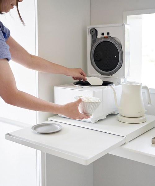 山崎実業【TOWER/タワー】キッチン家電下スライドテーブル（食器）｜journal standard Furniture （ジャーナルスタンダードファニチャー）