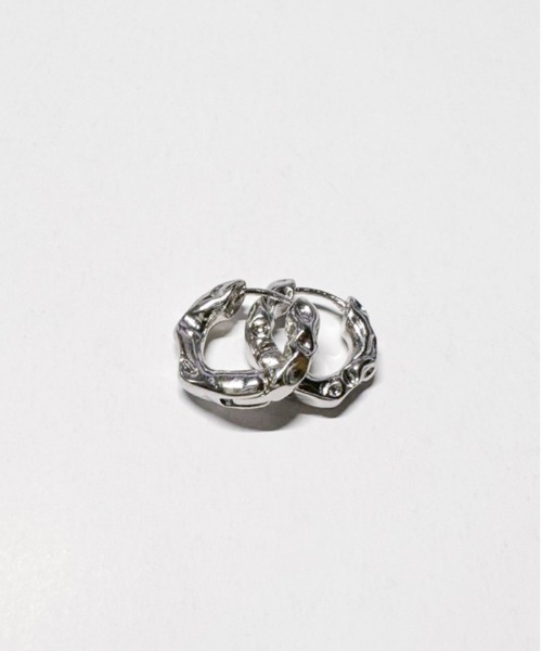 ANARKH（アナンケ）の「★ANARKH（アナンケ）★ エンボスデザイン　フープピアス（ピアス（両耳用）・レディース・シルバー/ゴールド・FREE）」の2枚目の写真