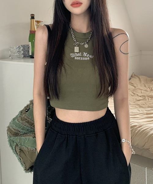 NANEA（ナネア）の「ロゴ刺繍入り　クロップド丈アメリカンスリーブタンクトップ（タンクトップ・レディース・ブラック/ブラウン/ホワイト/グリーン/グレー・LARGE/MEDIUM/SMALL）」の22枚目の写真