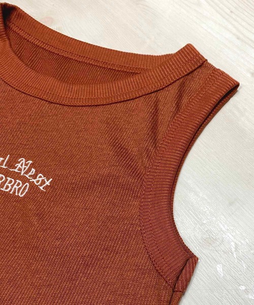 NANEA（ナネア）の「ロゴ刺繍入り　クロップド丈アメリカンスリーブタンクトップ（タンクトップ・レディース・ブラック/ブラウン/ホワイト/グリーン/グレー・LARGE/MEDIUM/SMALL）」の12枚目の写真