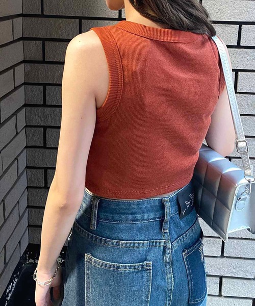 NANEA（ナネア）の「ロゴ刺繍入り　クロップド丈アメリカンスリーブタンクトップ（タンクトップ・レディース・ブラック/ブラウン/ホワイト/グリーン/グレー・LARGE/MEDIUM/SMALL）」の10枚目の写真