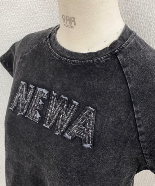 LADY LIKE(レディライク)の「ヴィンテージ風フロントロゴコンパクトTシャツ(Tシャツ/カットソー・レディース・ダークグレー・M/S)」の10枚目の写真