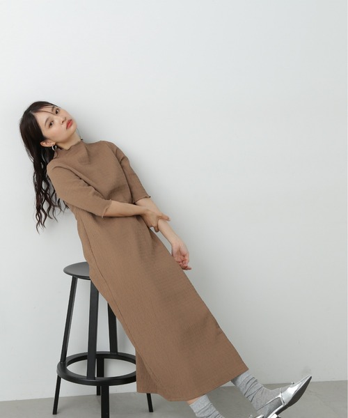 N.(N. Natural Beauty Basic)(エヌエヌナチュラルビューティーベーシック)の「◆楊柳カットロングワンピース(ワンピース・レディース・ブラウン/ブラック・MEDIUM)」の4枚目の写真