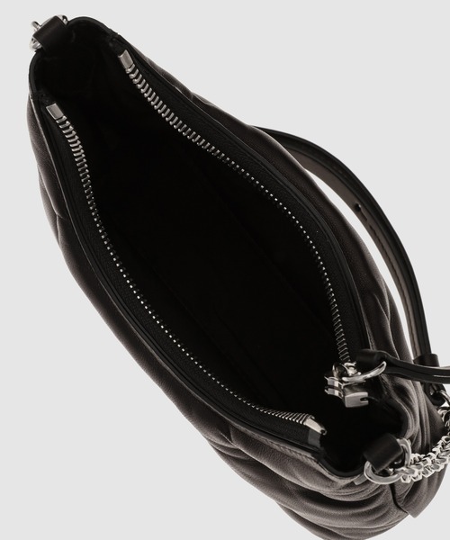 Maison Margiela（メゾンマルジェラ）の「GLAM SLAM HOBO MICRO（ショルダーバッグ・レディース・ブラック・UNI）」の4枚目の写真