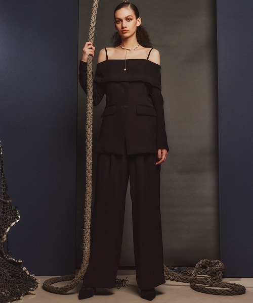 Sov.（ソブ）の「オフショルダージャケット（ノーカラー