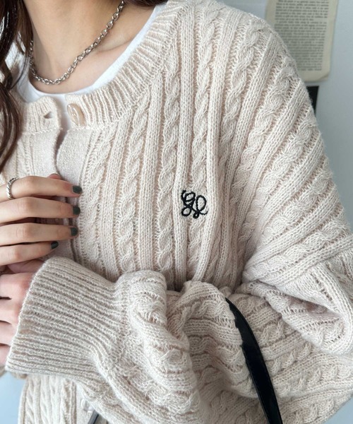 GeeRA(ジーラ)の「ワンポイント刺繍ケーブル編ニットカーディガン(カーディガン/ボレロ・レディース・杢グレー/ベージュ・MEDIUM/LARGE)」の8枚目の写真