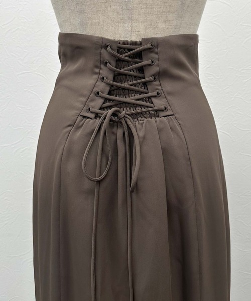 archives（アルシーヴ）の「スタイルＵＰタックプリーツマーメイドスカート（スカート・レディース・ブラウン/ブラック/アイボリー・MEDIUM）」の14枚目の写真