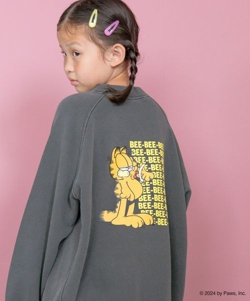 LOWRYS FARM（ローリーズファーム）の「ＧＡＲＦＩＥＬＤＢＩＧウラケ　142355（スウェット・キッズ・グレー/チャコールグレー/イエロー・110cm/120cm/130cm/140cm/150cm）」の2枚目の写真